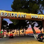 Molla Restorant * Shëngjin