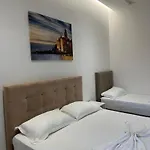 Molla Restorant * Shëngjin