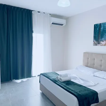 Molla Restorant * Shëngjin