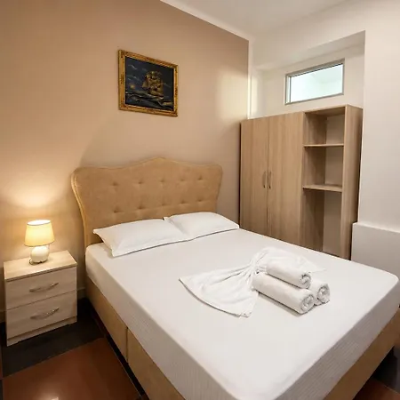 Molla Restorant Hotel Shëngjin