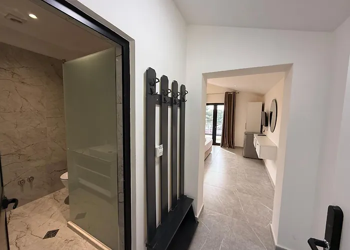 Molla Restorant * Shëngjin