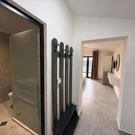 Molla Restorant * Shëngjin