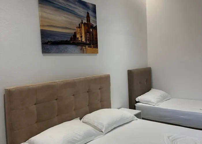 Molla Restorant * Shëngjin