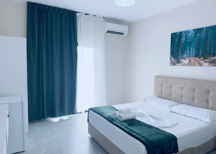 Molla Restorant * Shëngjin