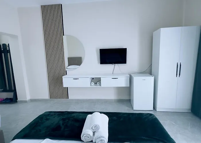 Molla Restorant * Shëngjin