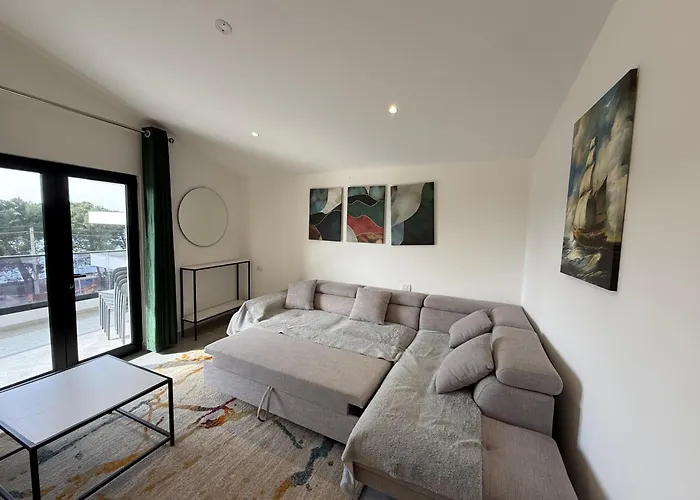 Molla Restorant * Shëngjin